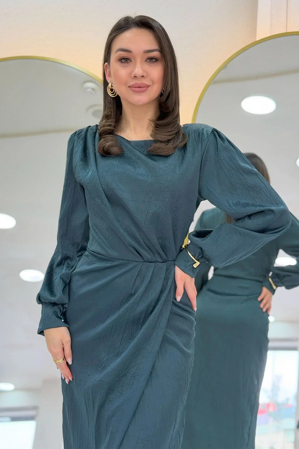 Yeşil Saten Drape Detaylı Yırtmaçlı Abiye Elbise 