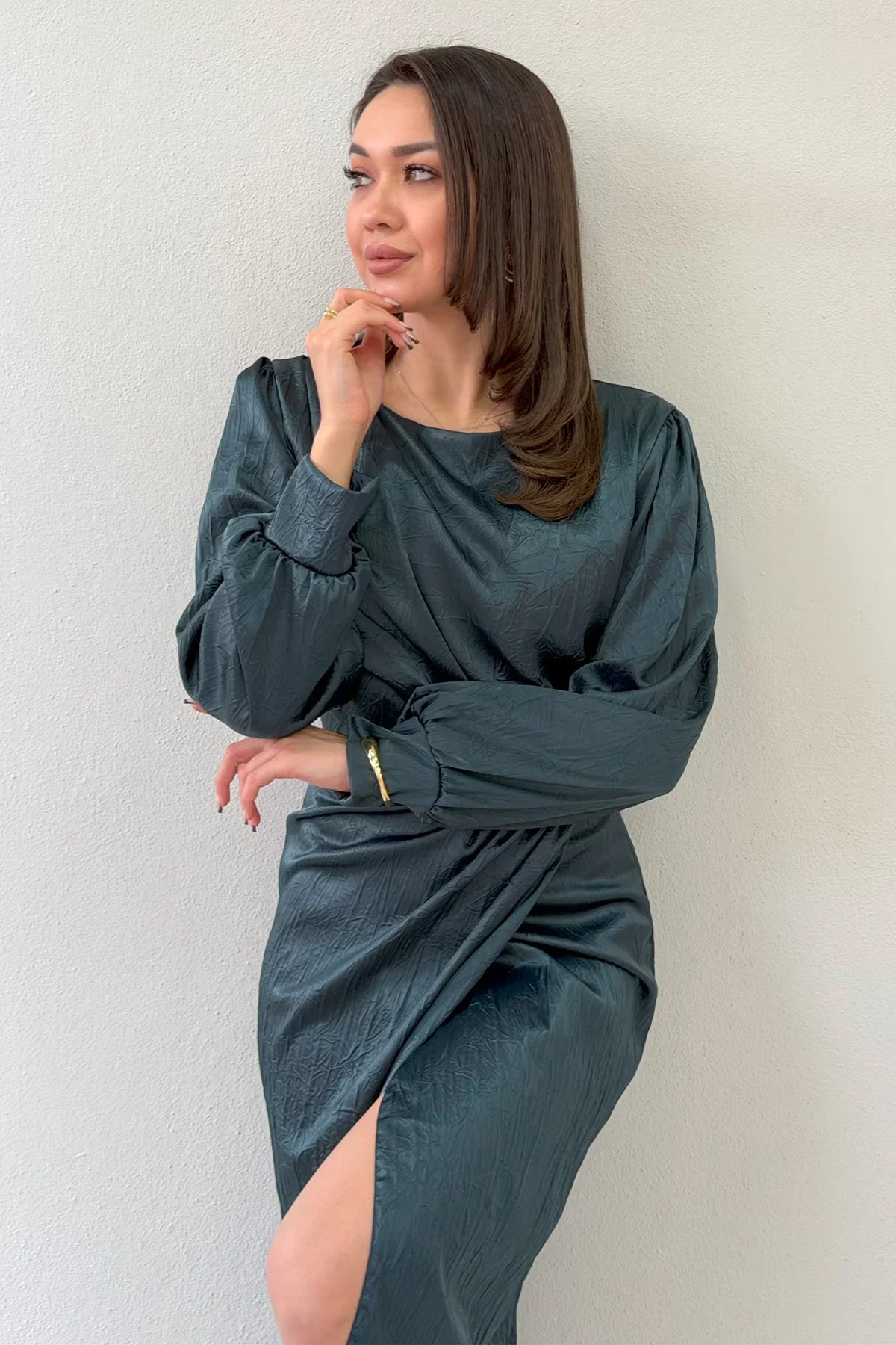 Yeşil Saten Drape Detaylı Yırtmaçlı Abiye Elbise 