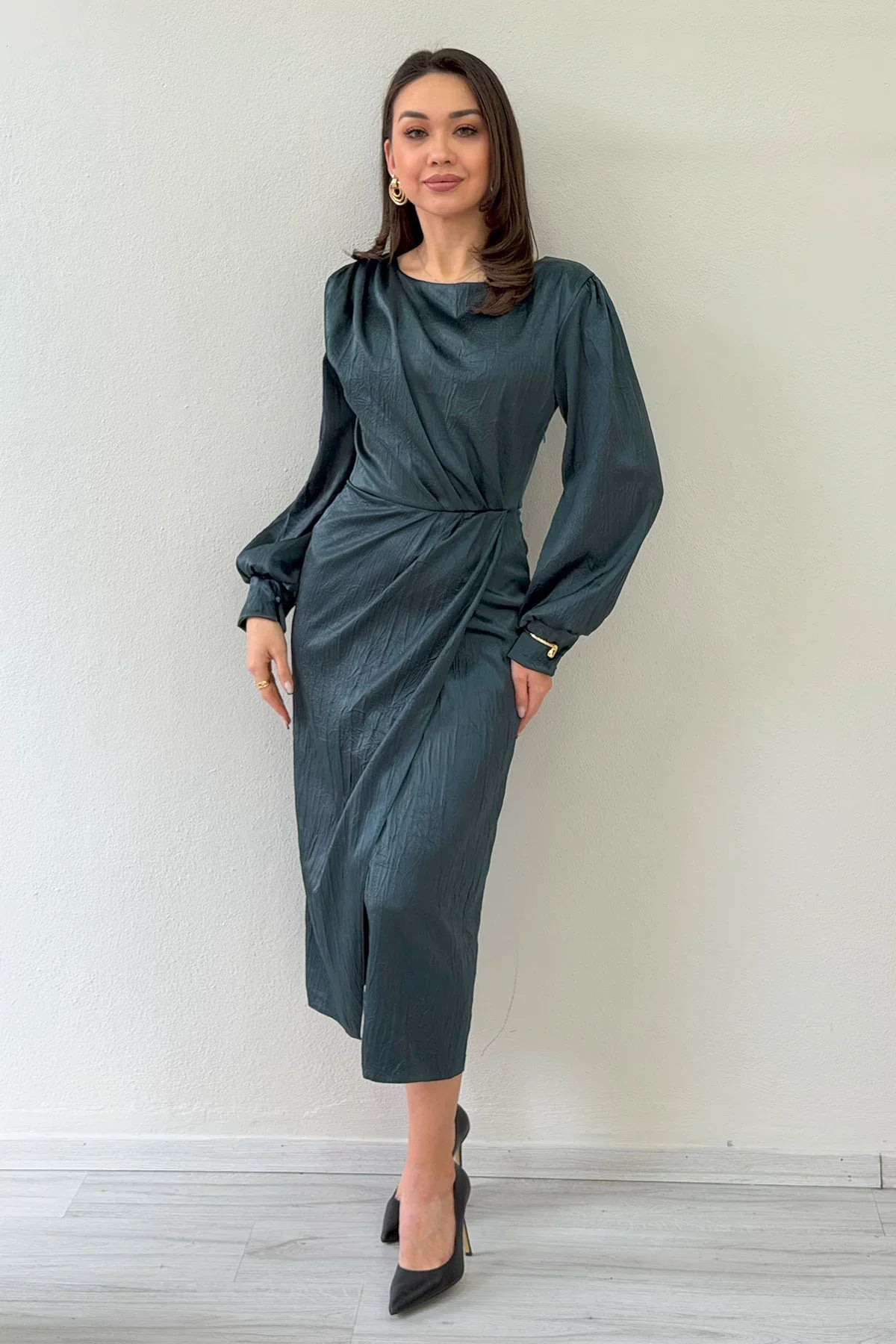 Yeşil Saten Drape Detaylı Yırtmaçlı Abiye Elbise 