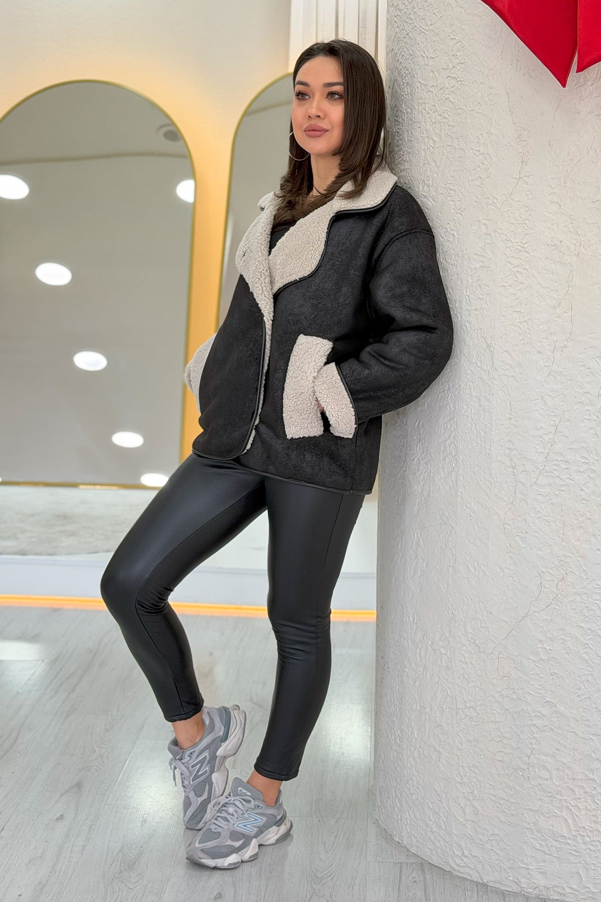 Siyah İçi Kürklü Suni Deri Çift Cepli Ceket 