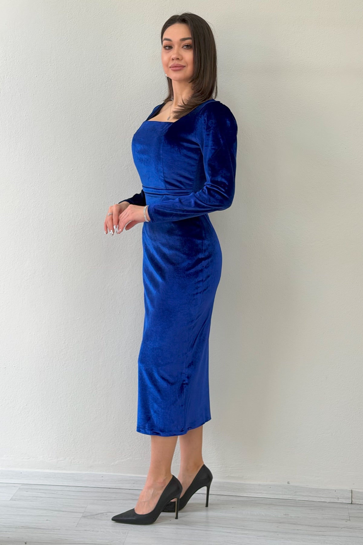 Saks Kare Yaka Kadife Midi Boy Elbise