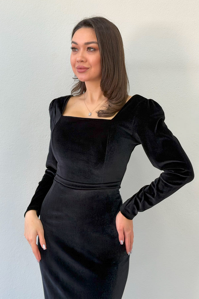 Siyah Kare Yaka Kadife Midi Boy Elbise