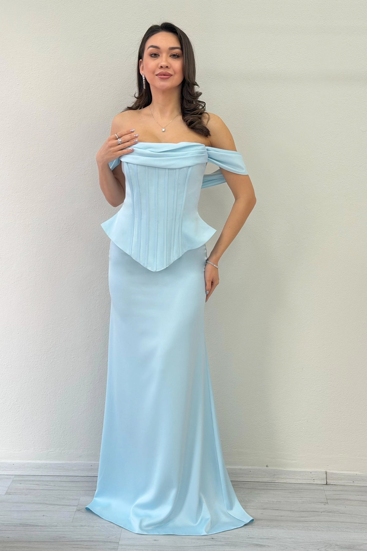 Bebe Mavi Düşük Omuz Korse Detay Uzun Saten Abiye Elbise 