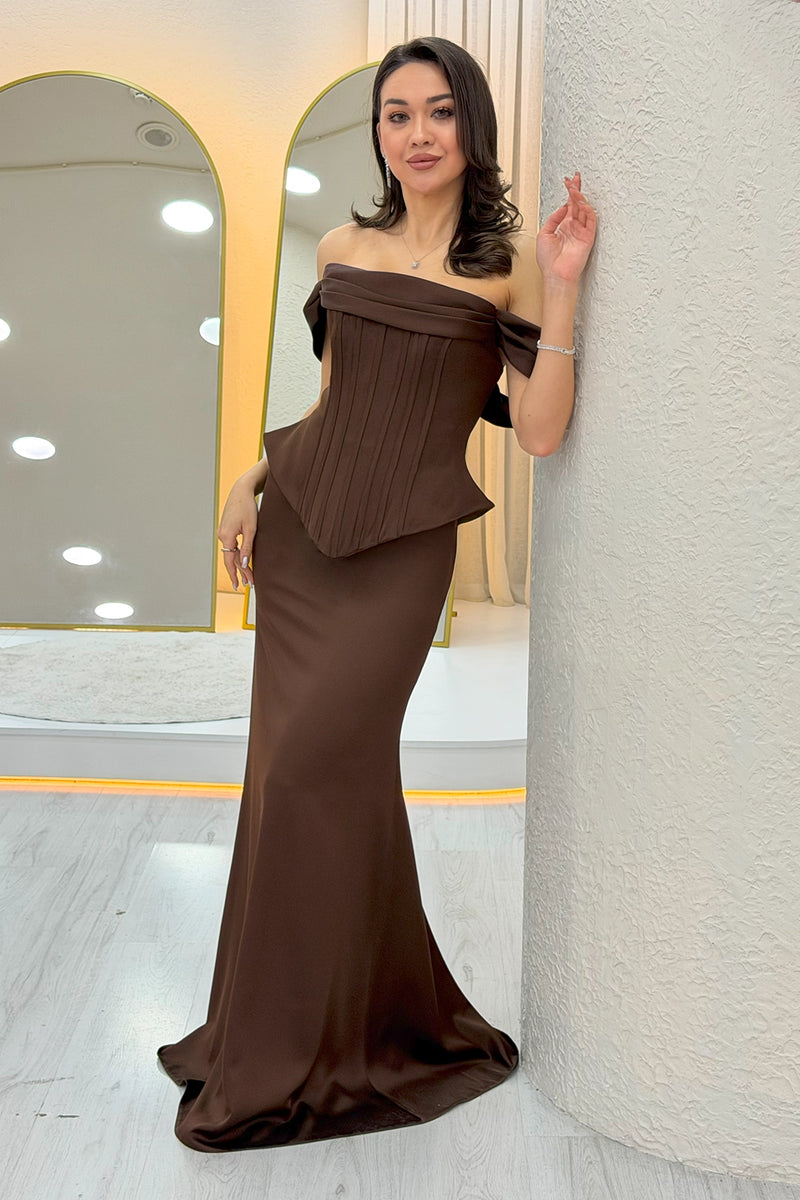 Kahverengi Düşük Omuz Korse Detay Uzun Saten Abiye Elbise 
