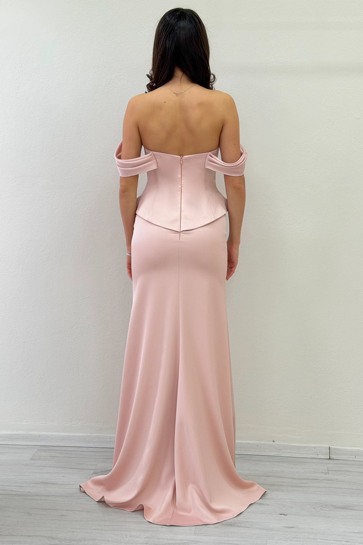 Pudra Düşük Omuz Korse Detay Uzun Saten Abiye Elbise