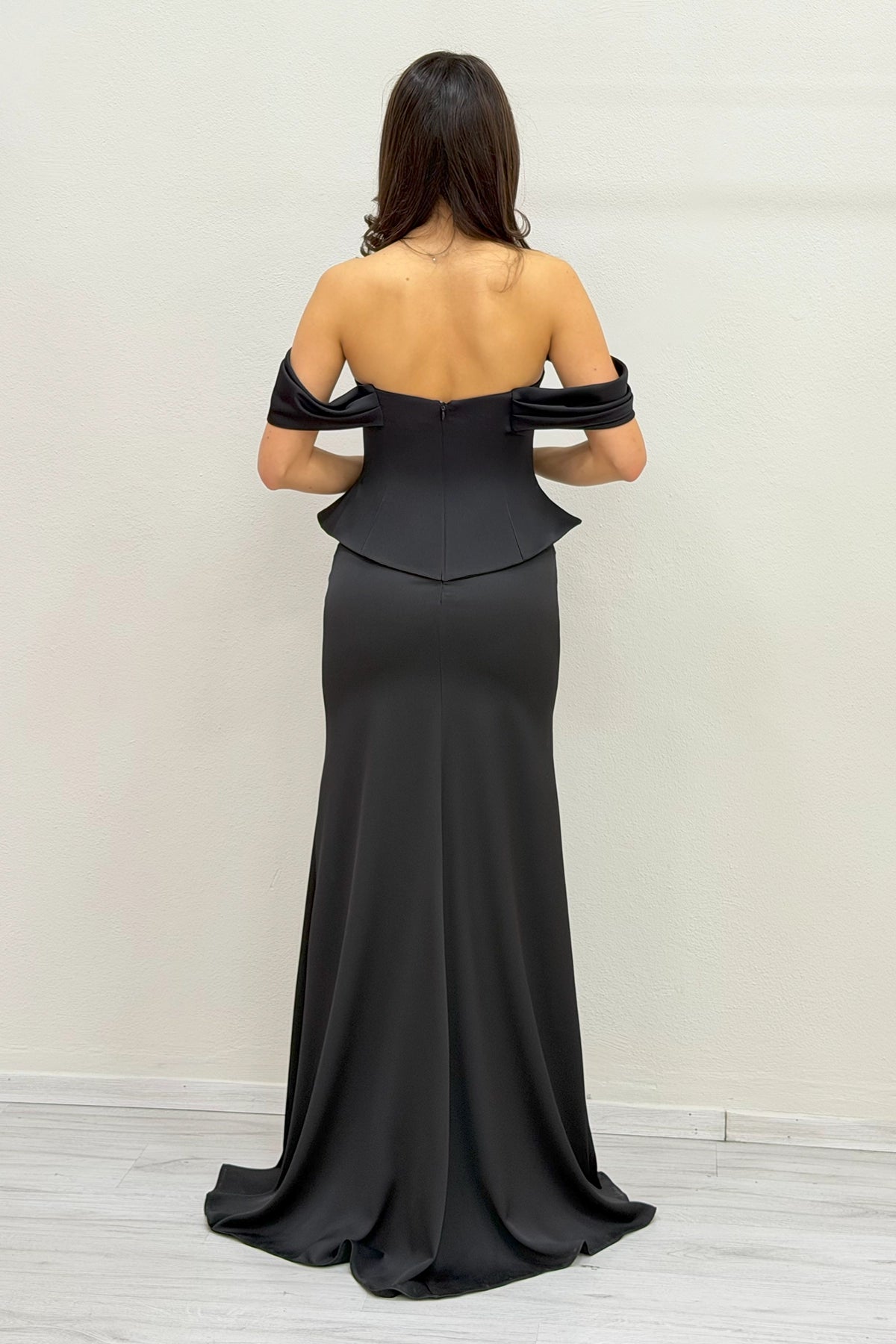 Siyah Düşük Omuz Korse Detay Uzun Saten Abiye Elbise