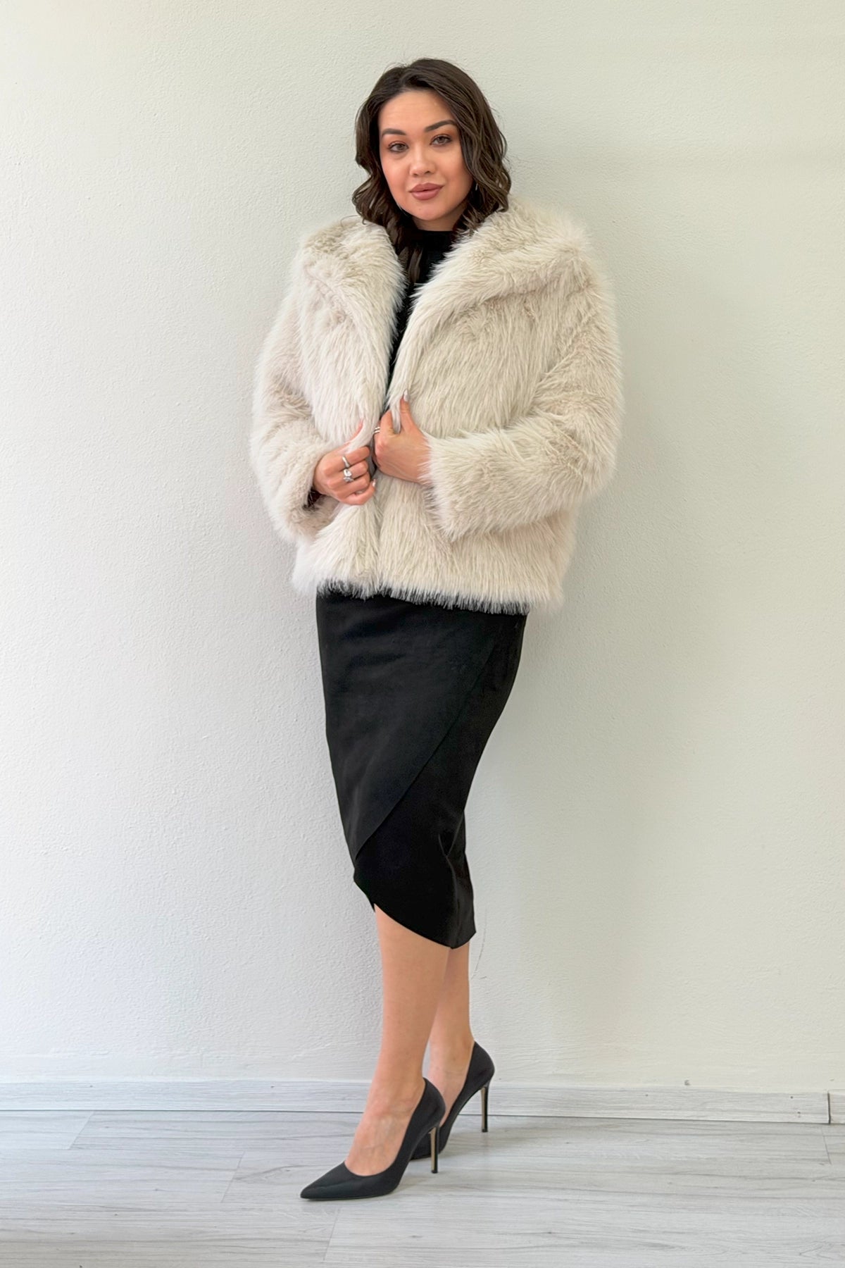 Kadın Bej Yakalı Astarlı Premium Suni Kürk 