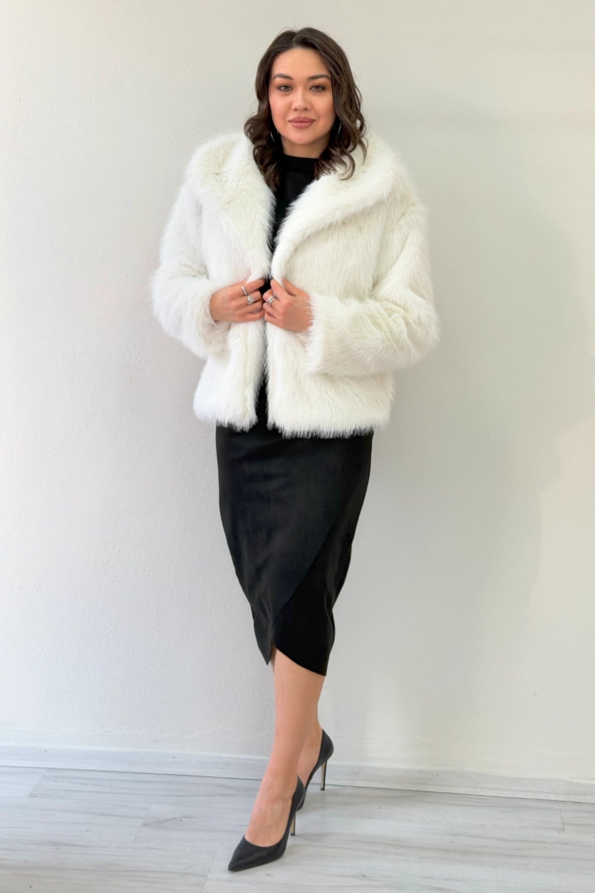 Kadın Beyaz Yakalı Astarlı Premium Suni Kürk