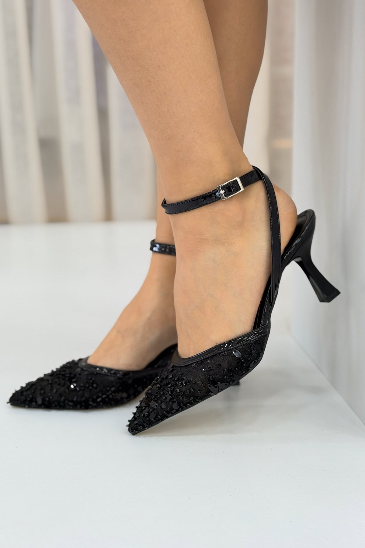 Kadın Siyah Boncuk İşlemeli Topuklu Abiye Ayakkabı 