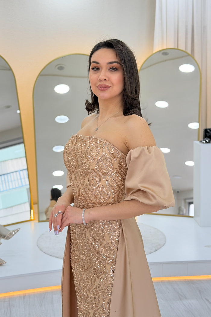 Kadın Gold Saten Kuyruklu Çıkarılabilir Kol Detaylı Abiye Elbise 