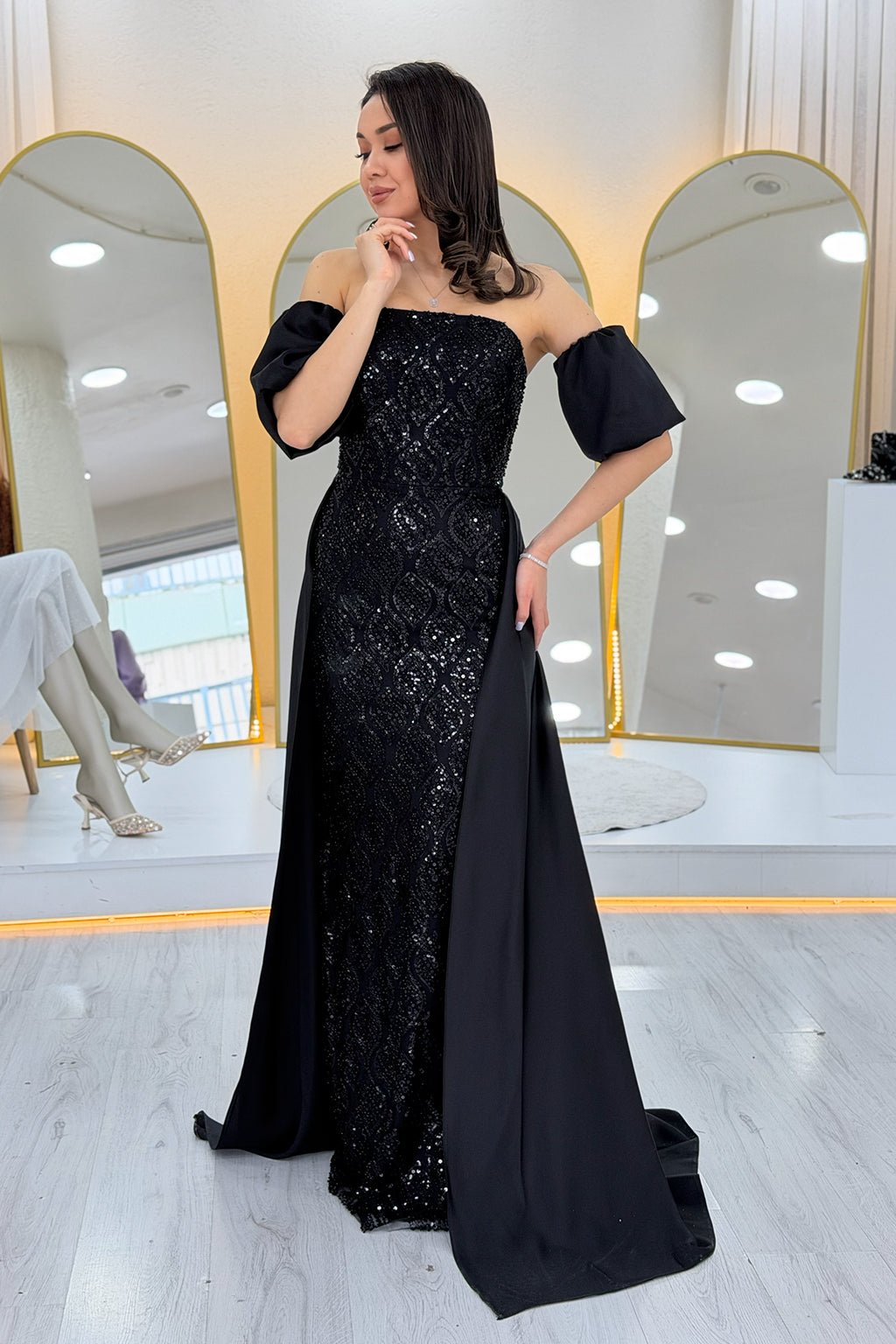 Kadın Siyah Saten Kuyruklu Çıkarılabilir Kol Detaylı Abiye Elbise