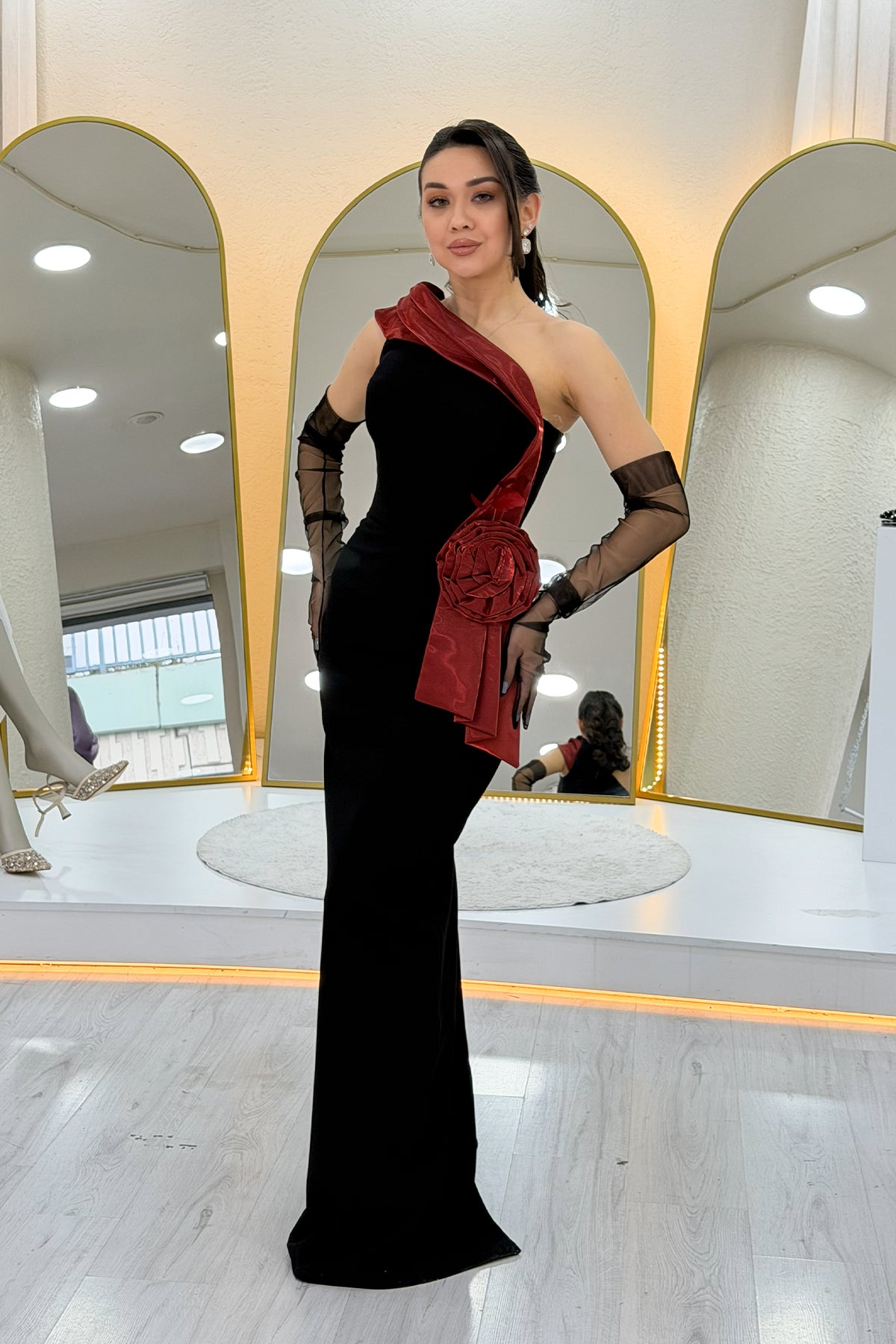 Kadın Tek Omuz Bordo Şeritli Gül Detaylı Balık Abiye Elbise 