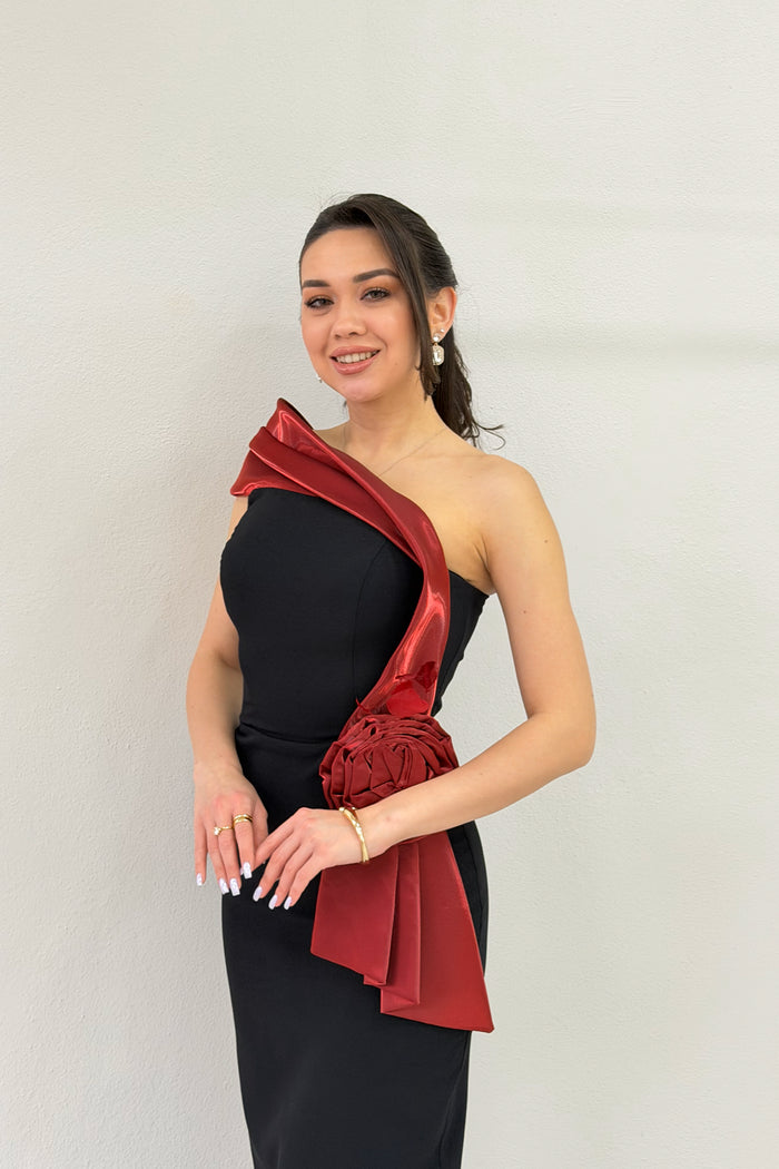 Kadın Tek Omuz Bordo Şeritli Gül Detaylı Balık Abiye Elbise 