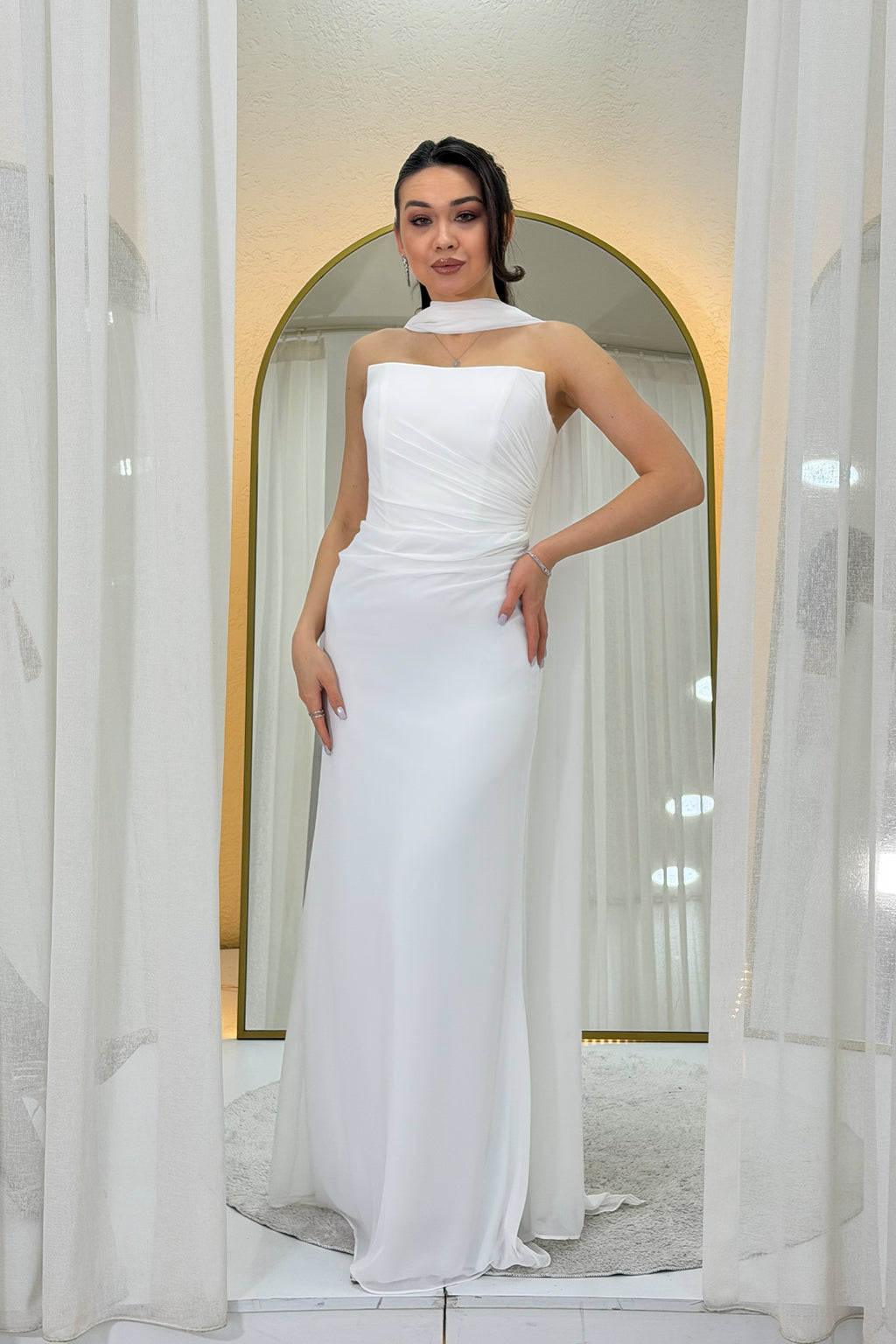 Beyaz Straplez Drapeli Fularlı Nikah Abiye