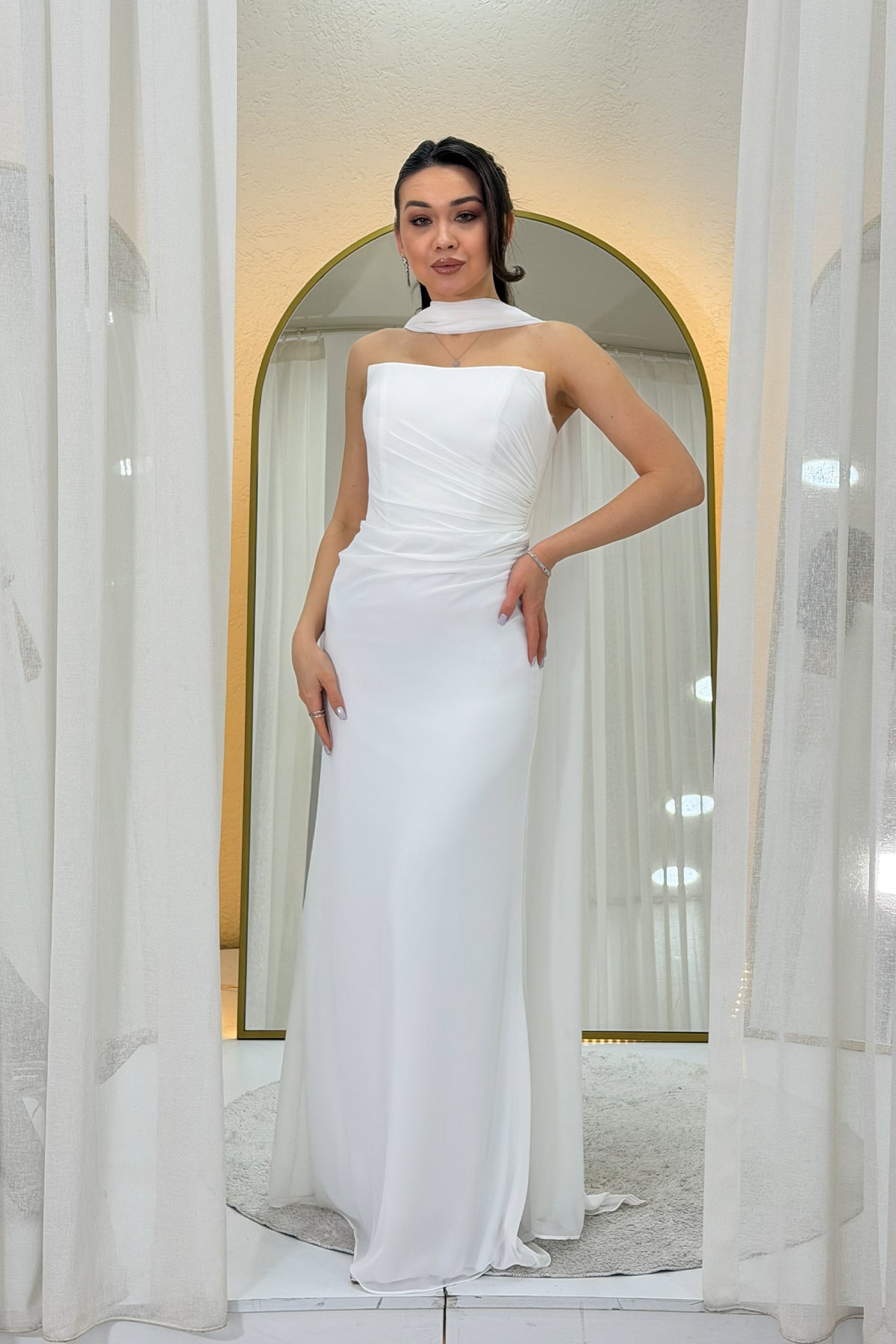 Beyaz Straplez Drapeli Fularlı Nikah Abiye