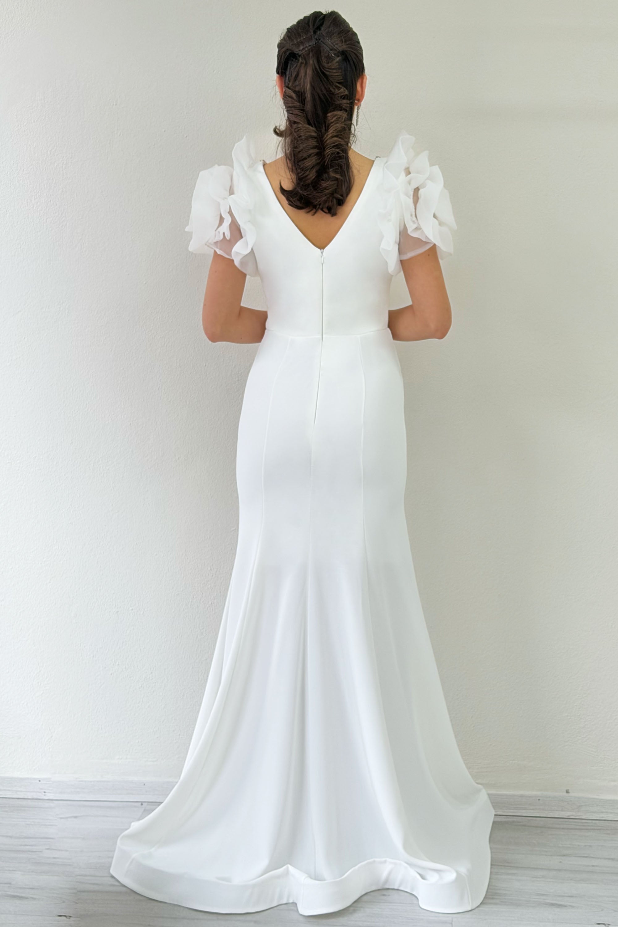 Beyaz Omuz Gül Detaylı V Yaka Taş İşlemeli Yırtmaçlı Nikah Abiye Elbise 