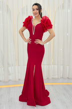 Kırmızı Omuz Gül Detaylı V Yaka Taş İşlemeli Yırtmaçlı Abiye Elbise 