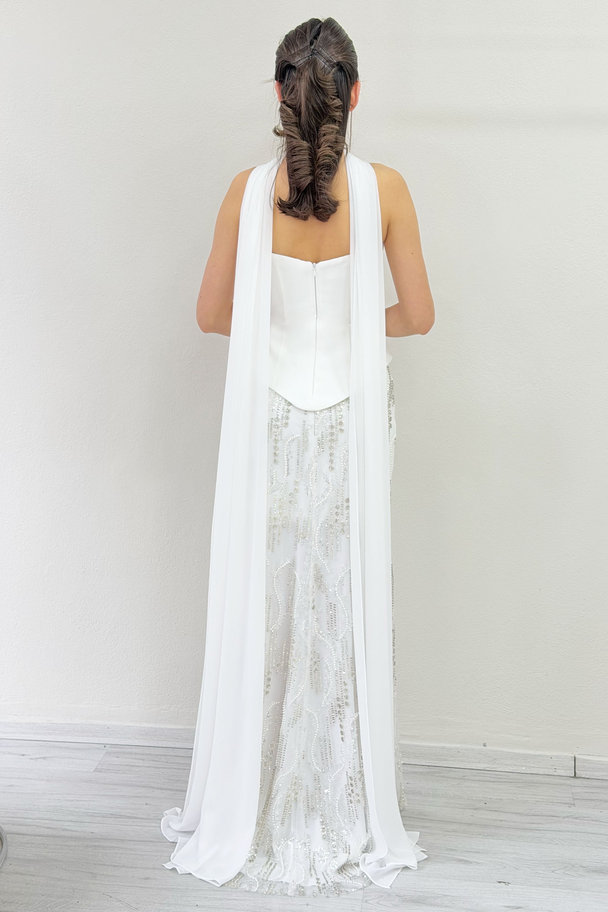 Beyaz Straplez Şal Detaylı İşlemeli Uzun Nikah Abiye Elbise 