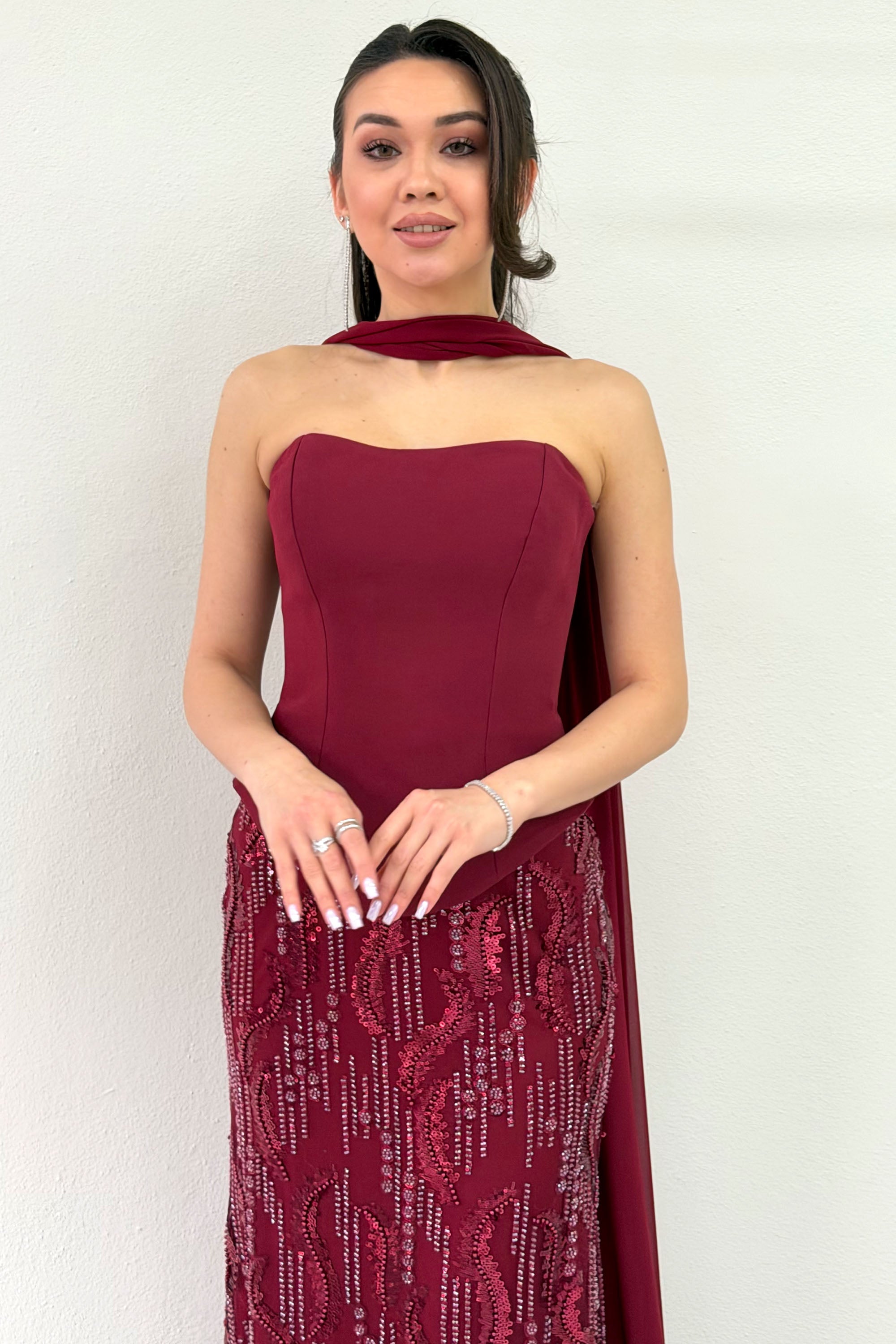 Bordo Straplez Şal Detaylı İşlemeli Uzun Abiye Elbise 
