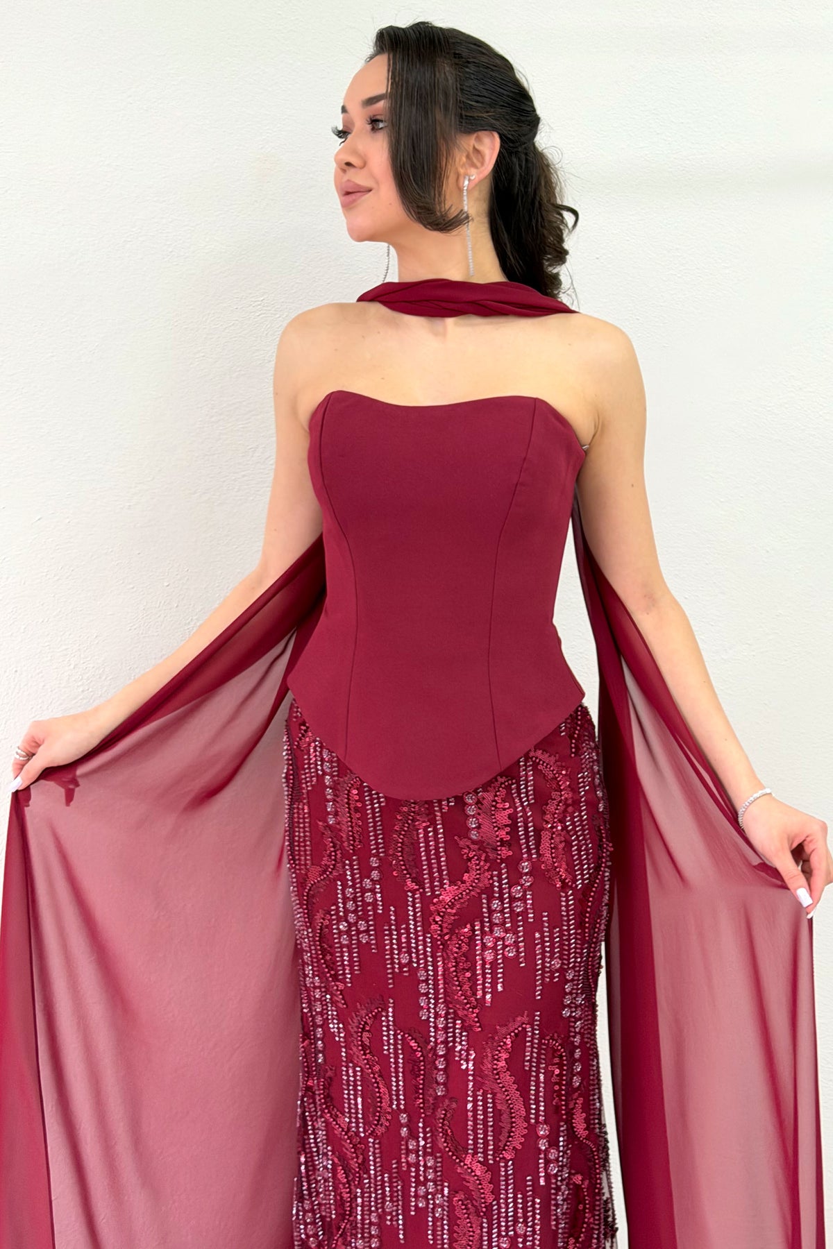 Bordo Straplez Şal Detaylı İşlemeli Uzun Abiye Elbise 