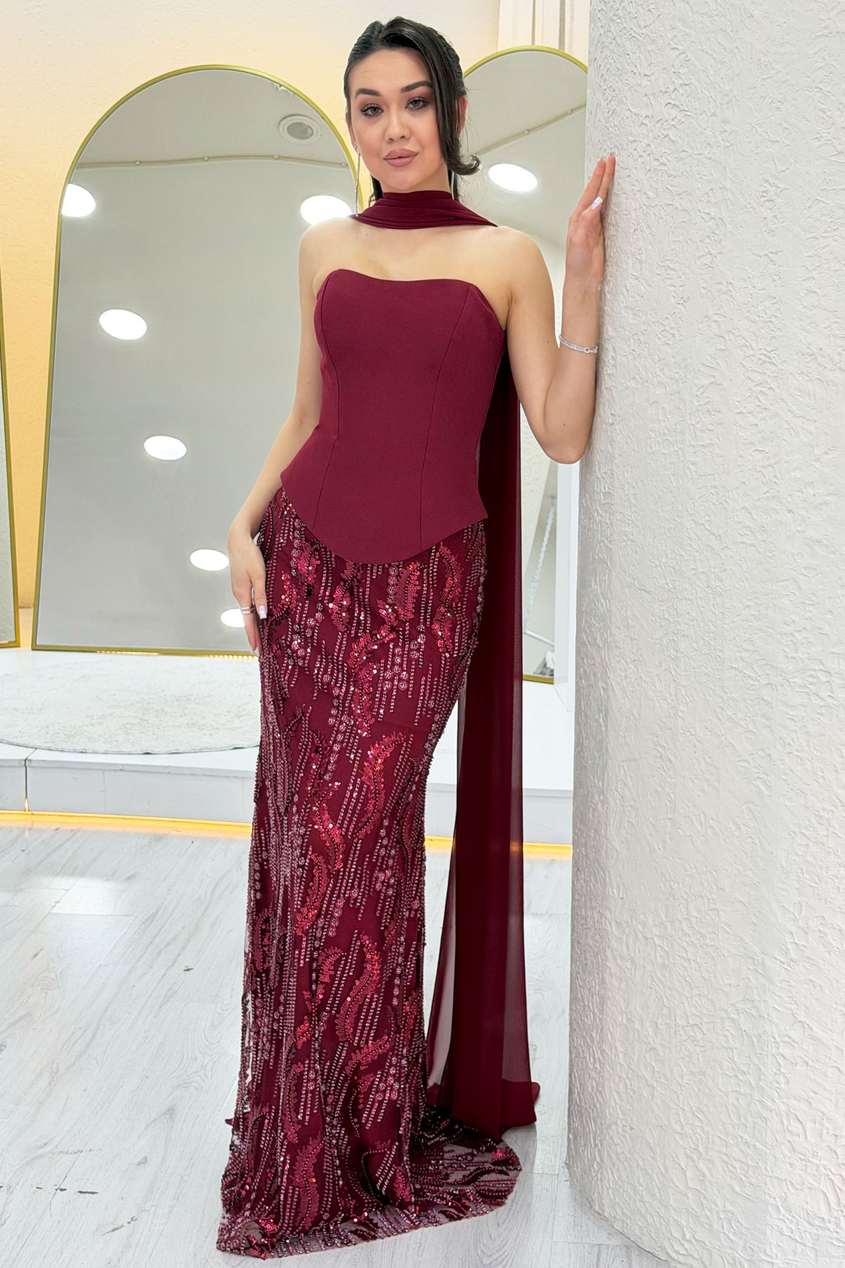 Bordo Straplez Şal Detaylı İşlemeli Uzun Abiye Elbise 