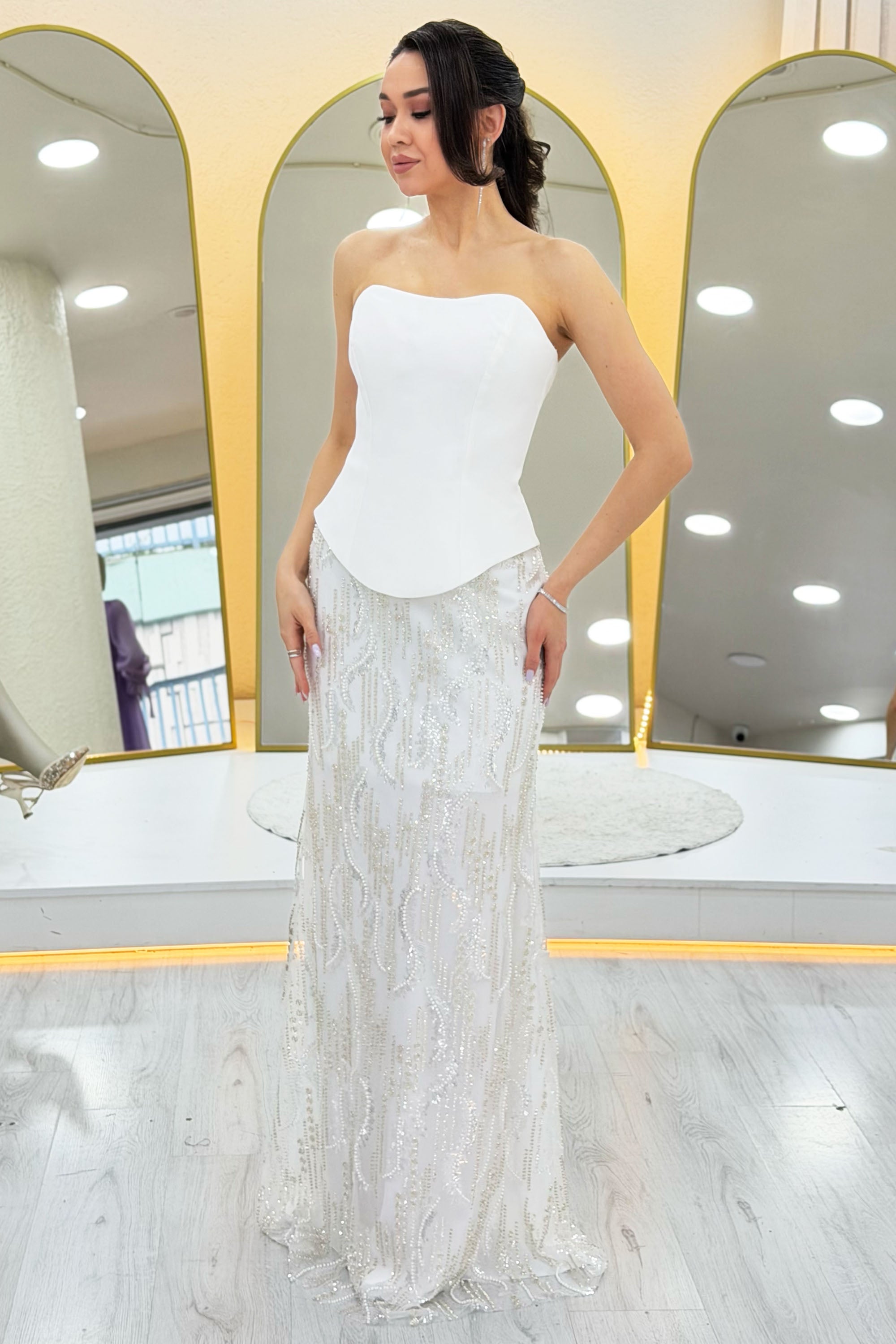 Beyaz Straplez Şal Detaylı İşlemeli Uzun Nikah Abiye Elbise 