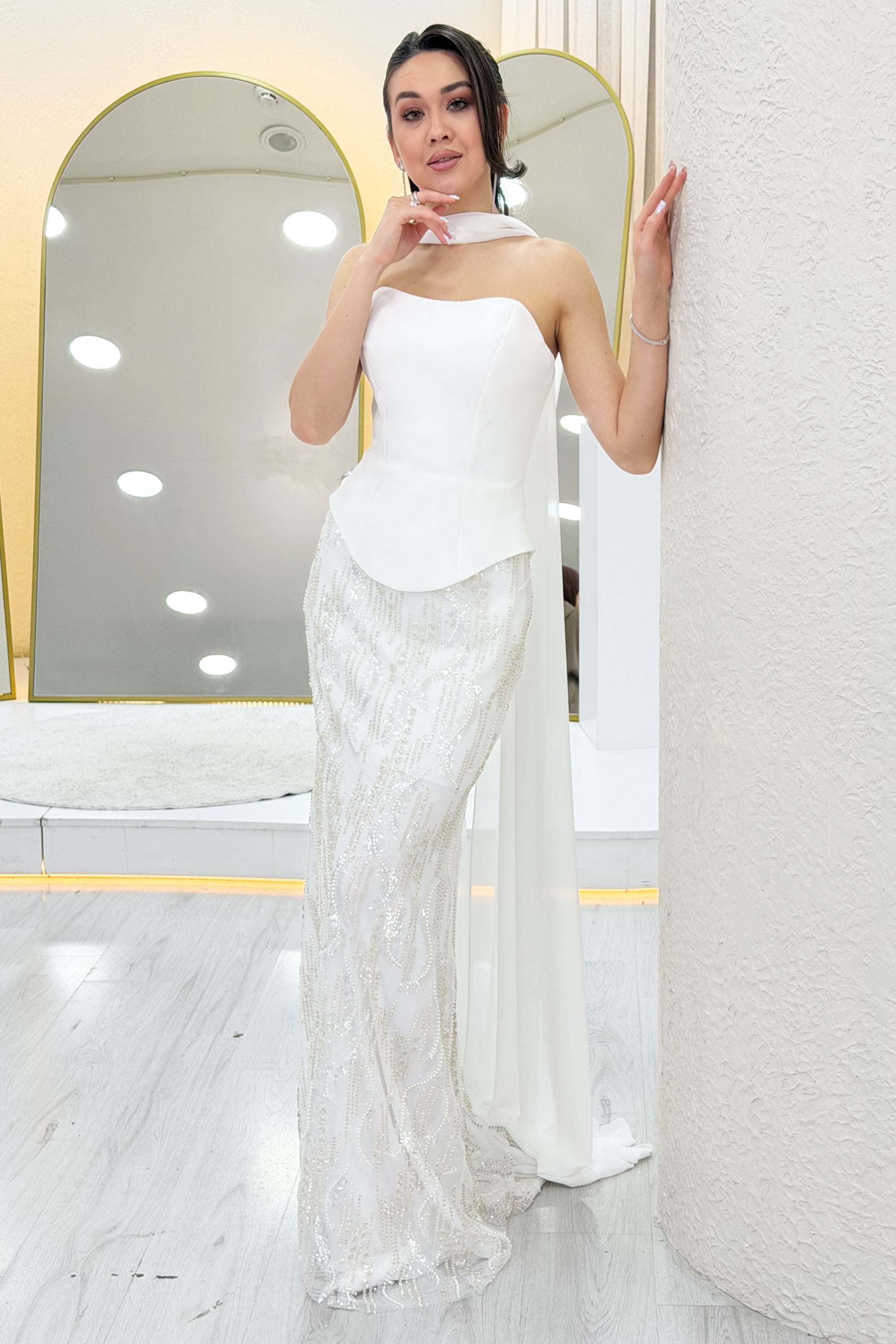 Beyaz Straplez Şal Detaylı İşlemeli Uzun Nikah Abiye Elbise 