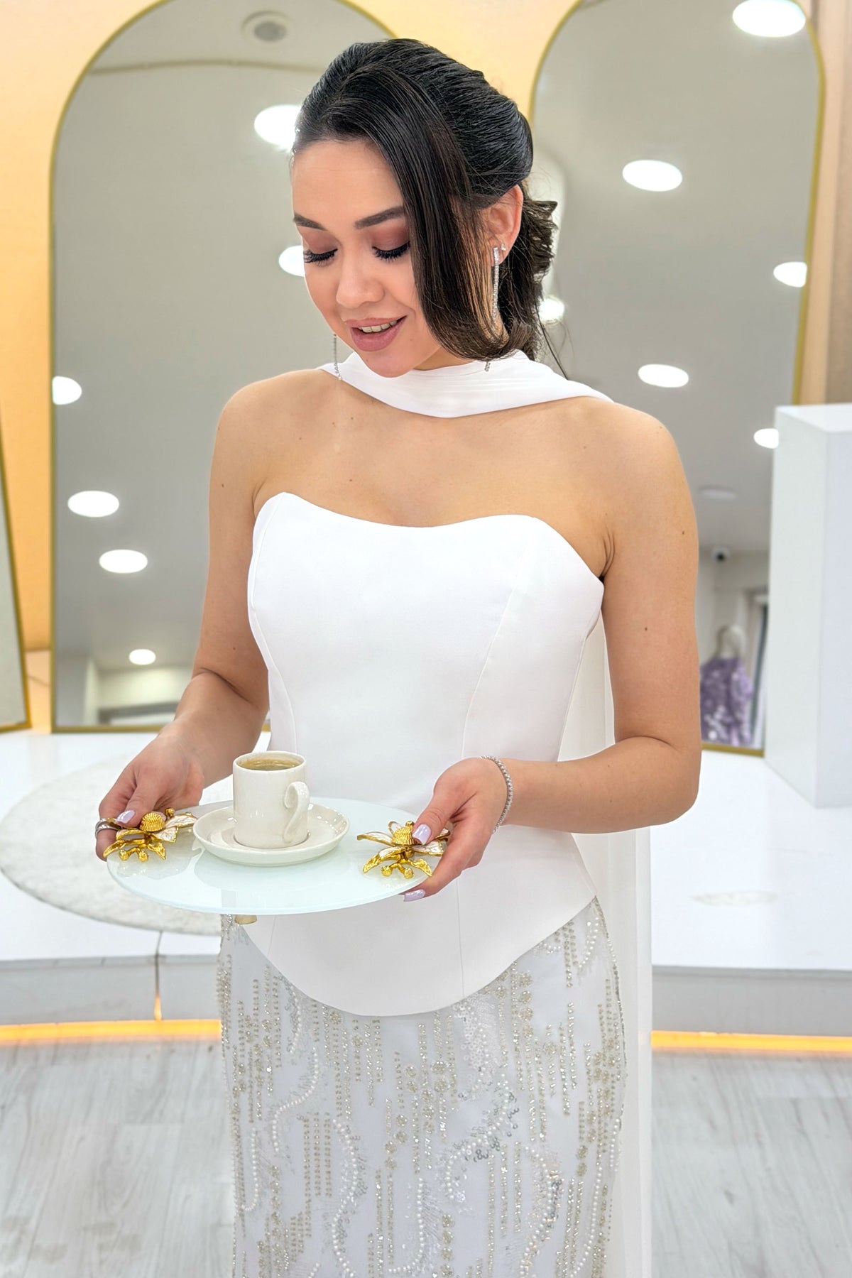 Beyaz Straplez Şal Detaylı İşlemeli Uzun Nikah Abiye Elbise 