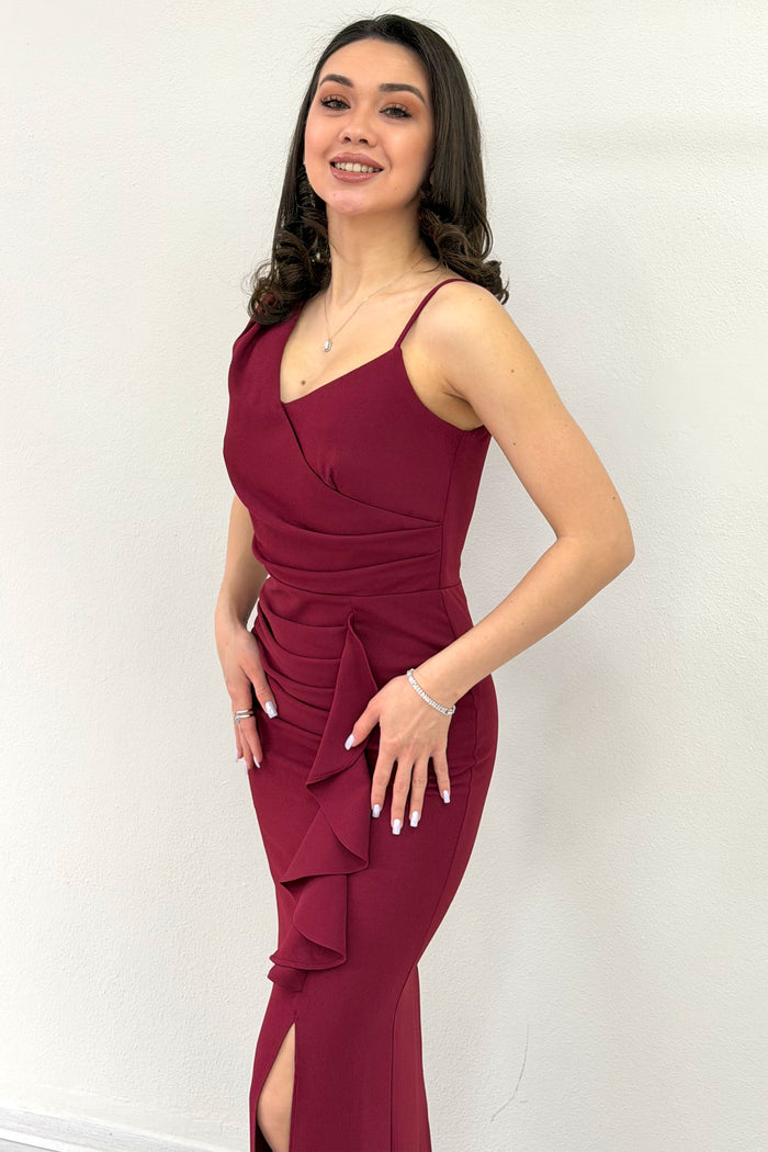 Bordo Ön Fırfırlı Asimetrik Yaka Yırtmaçlı Abiye Elbise 
