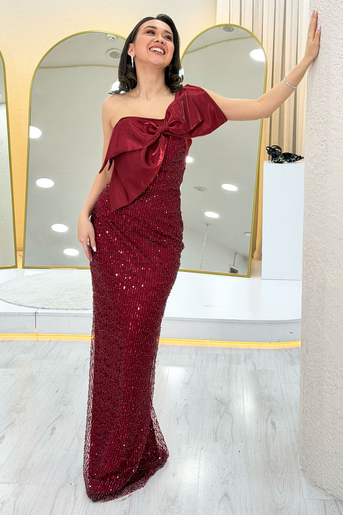 Bordo Fiyonk Yaka Detaylı Tek Omuz Pul Payet Abiye Elbise 