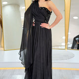 Siyah Tek Omuz Pelerinli Drapeli Taş Detaylı Abiye Elbise