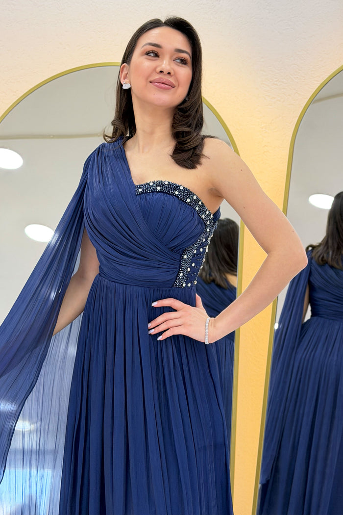 Lacivert Tek Omuz Pelerinli Drapeli Taş Detaylı Abiye Elbise