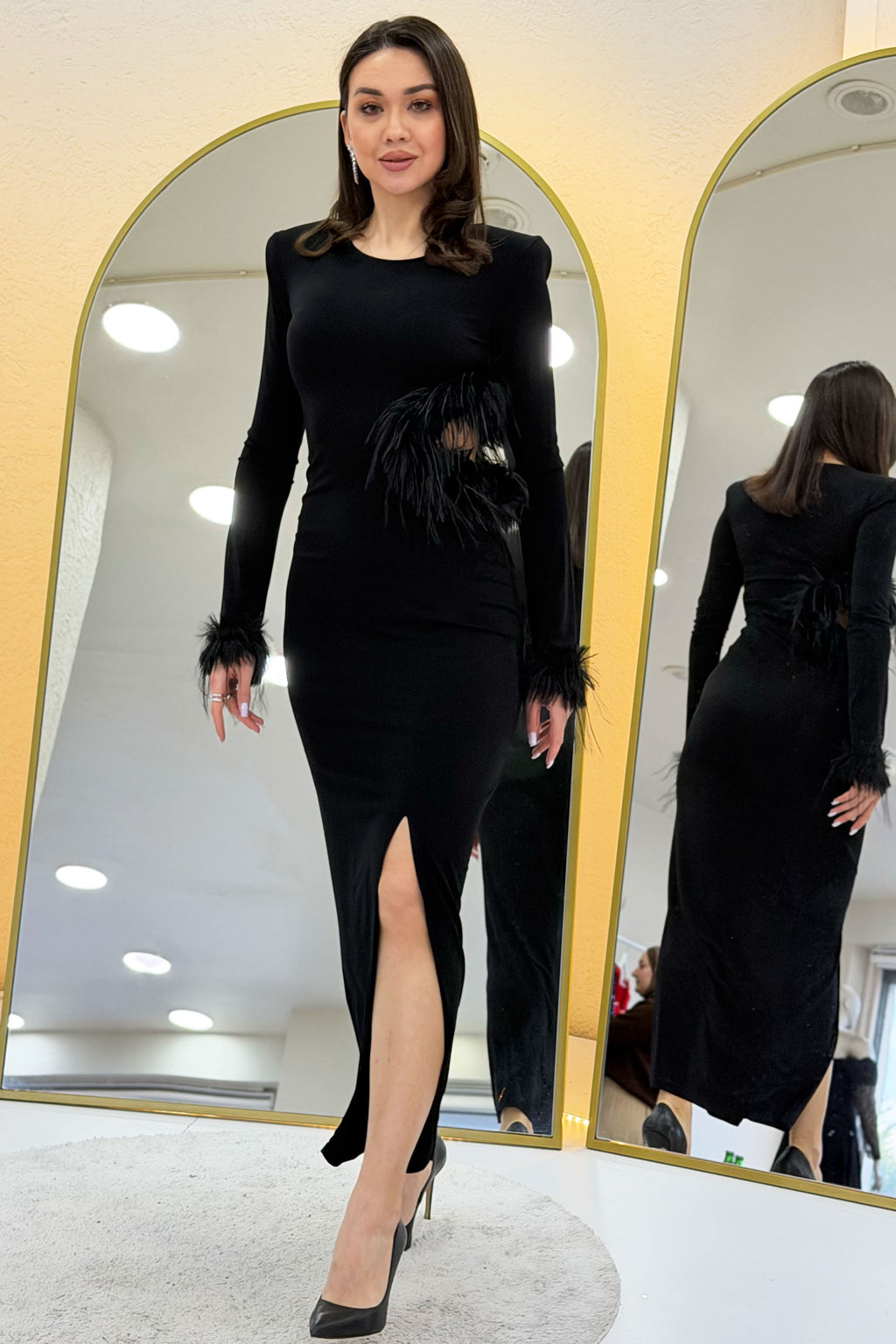 Siyah Otrişli Bel Dekolteli Yırtmaçlı Midi Boy Elbise 