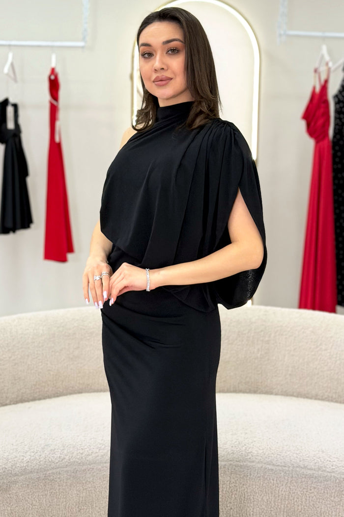 Siyah Tek Omuz Drape Detaylı Asimetrik Uzun Elbise 