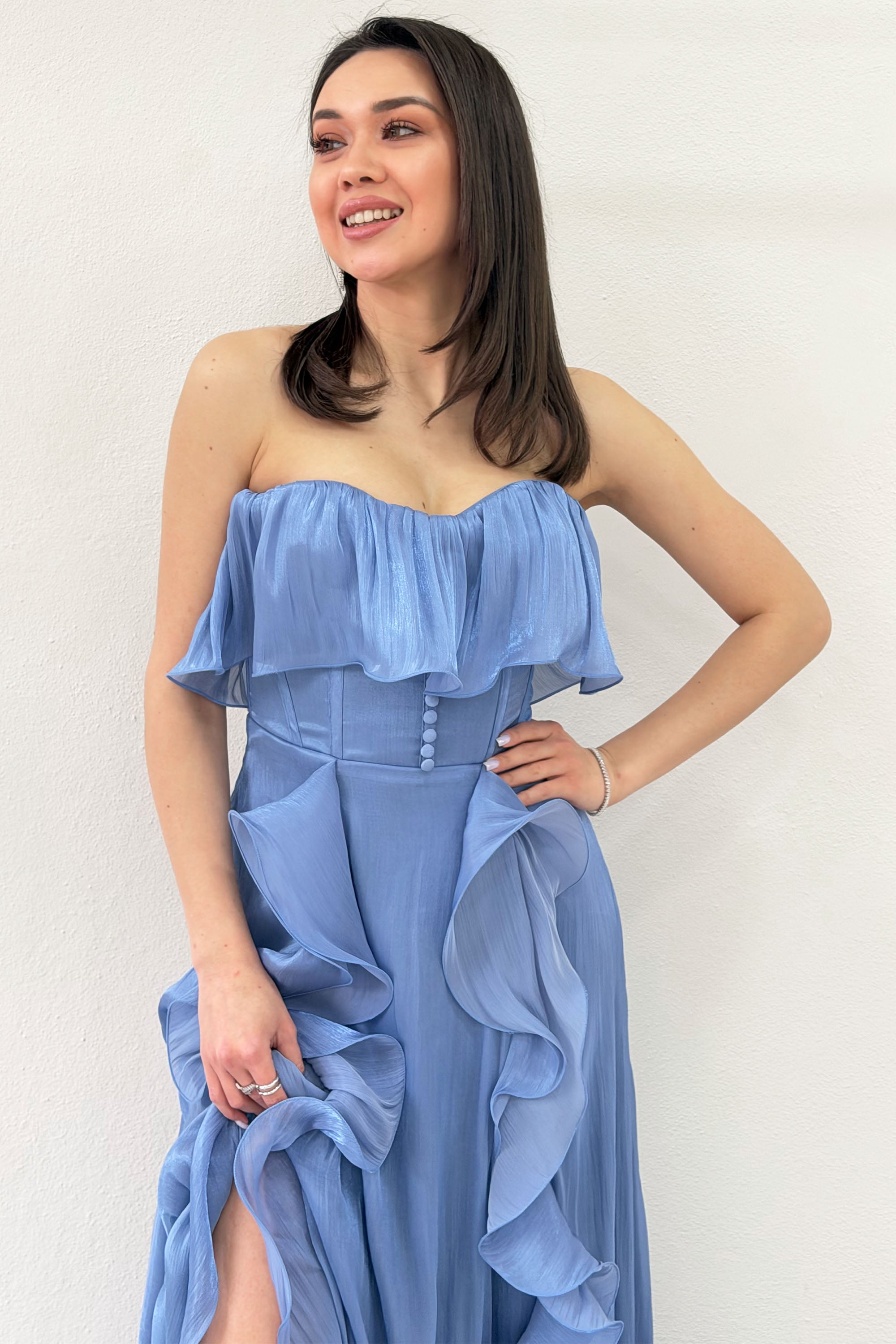 İndigo Straplez Çift Yırtmaçlı Fırfırlı Abiye Elbise