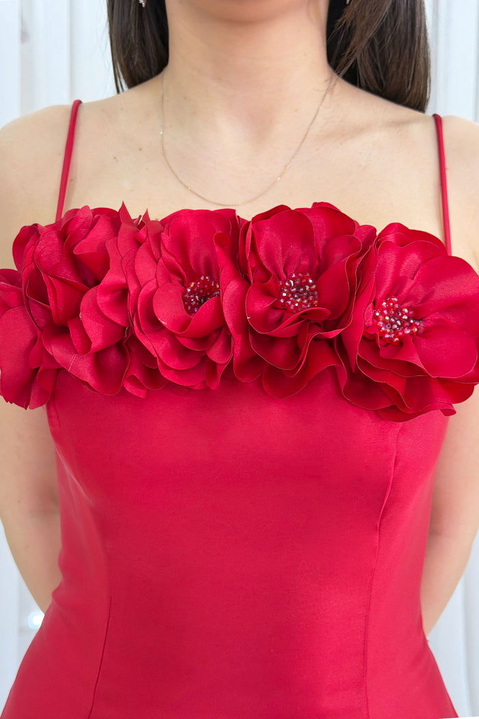 Kırmızı İnce Askılı Çiçek Detaylı Abiye Elbise 