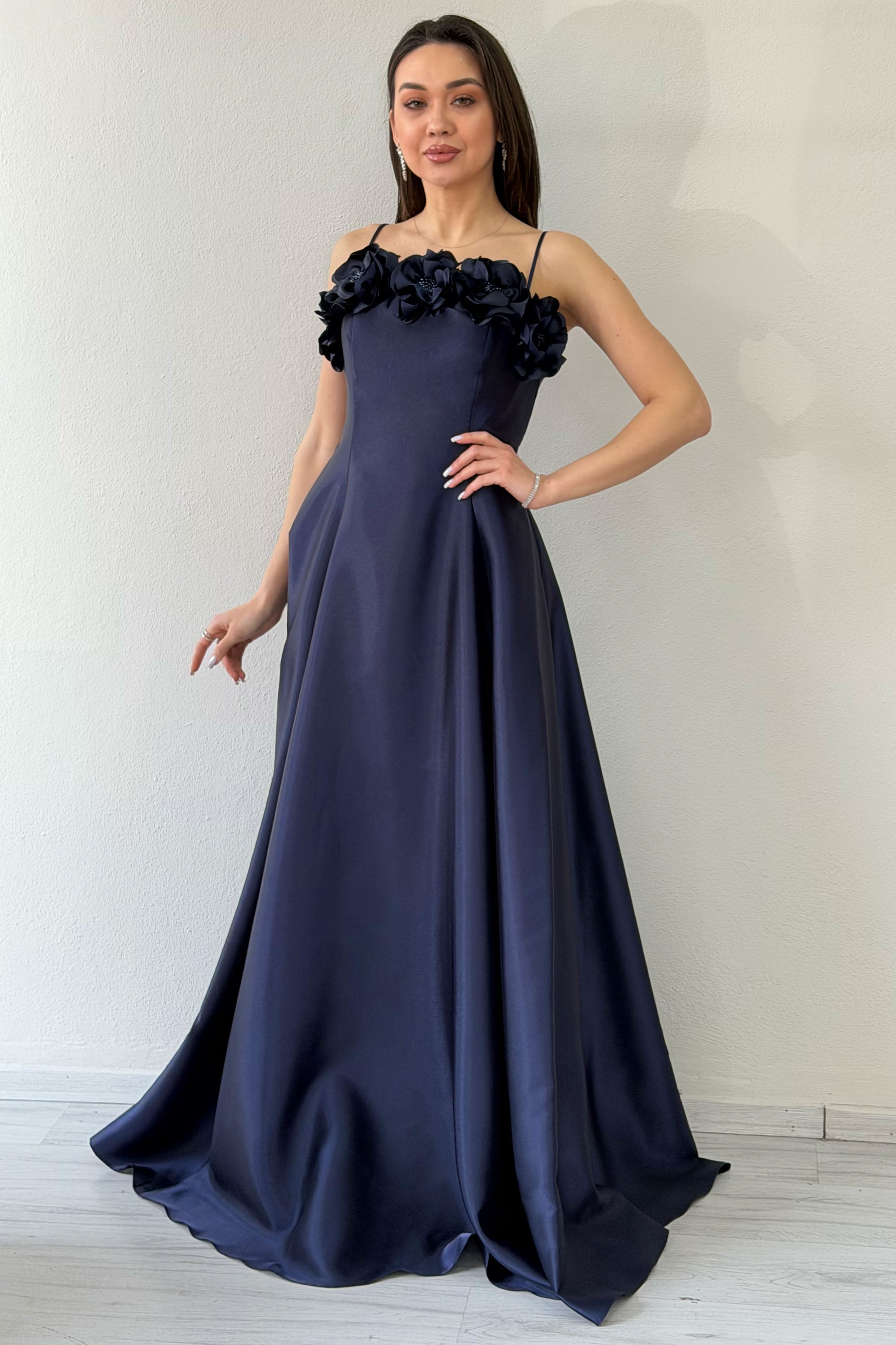 Lacivert İnce Askılı Çiçek Detaylı Abiye Elbise