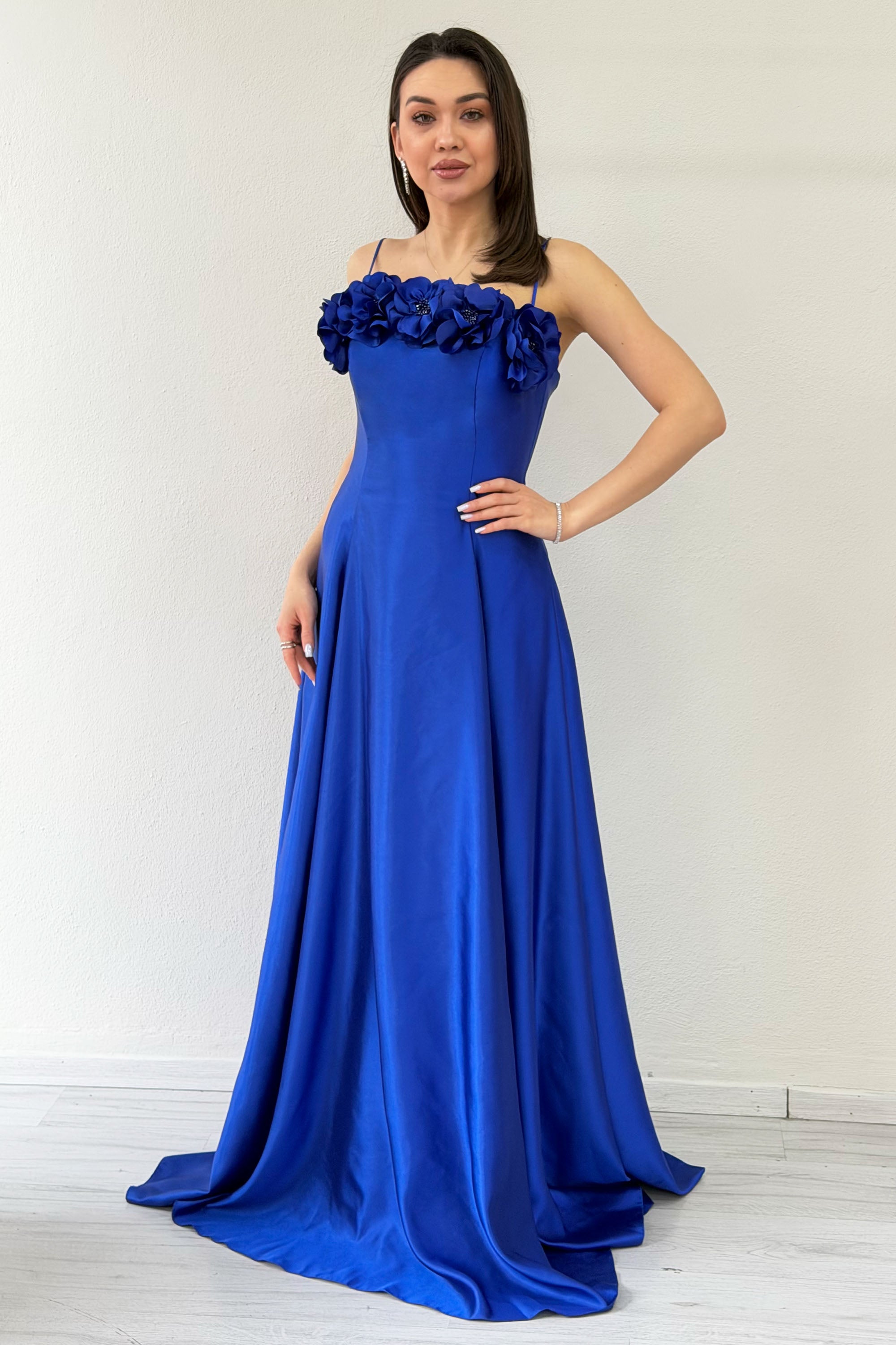 Saks Mavi İnce Askılı Çiçek Detaylı Abiye Elbise