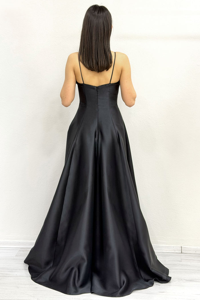 Siyah İnce Askılı Çiçek Detaylı Abiye Elbise