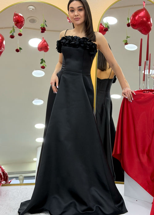 Siyah İnce Askılı Çiçek Detaylı Abiye Elbise