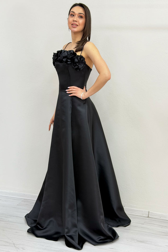Siyah İnce Askılı Çiçek Detaylı Abiye Elbise