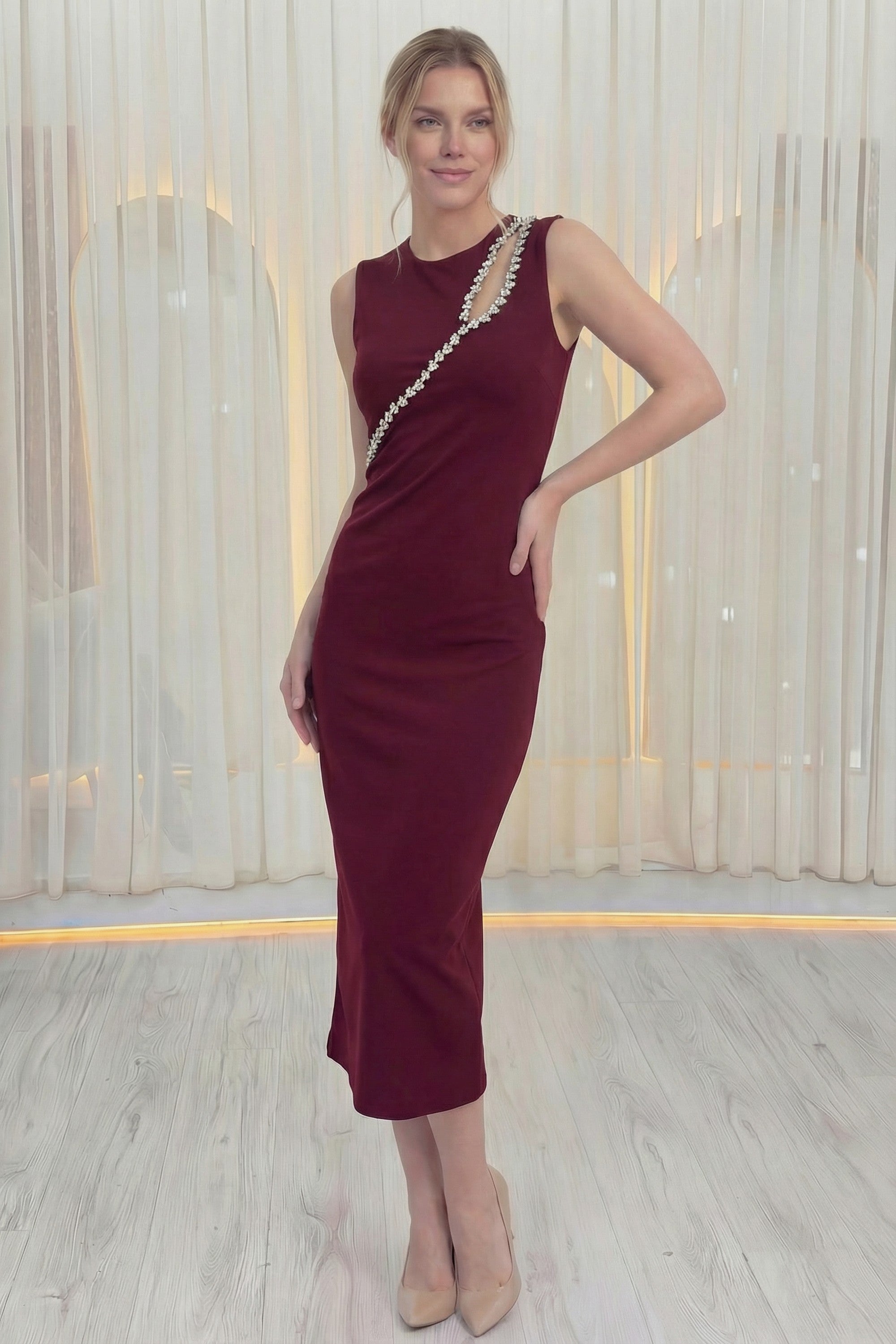 Bordo Taş Detaylı Sıfır Kol Elbise