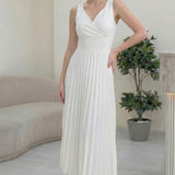 Beyaz V Yaka Pileli Midi Boy Elbise