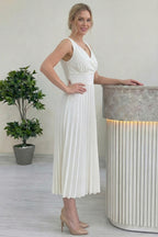 Beyaz V Yaka Pileli Midi Boy Elbise