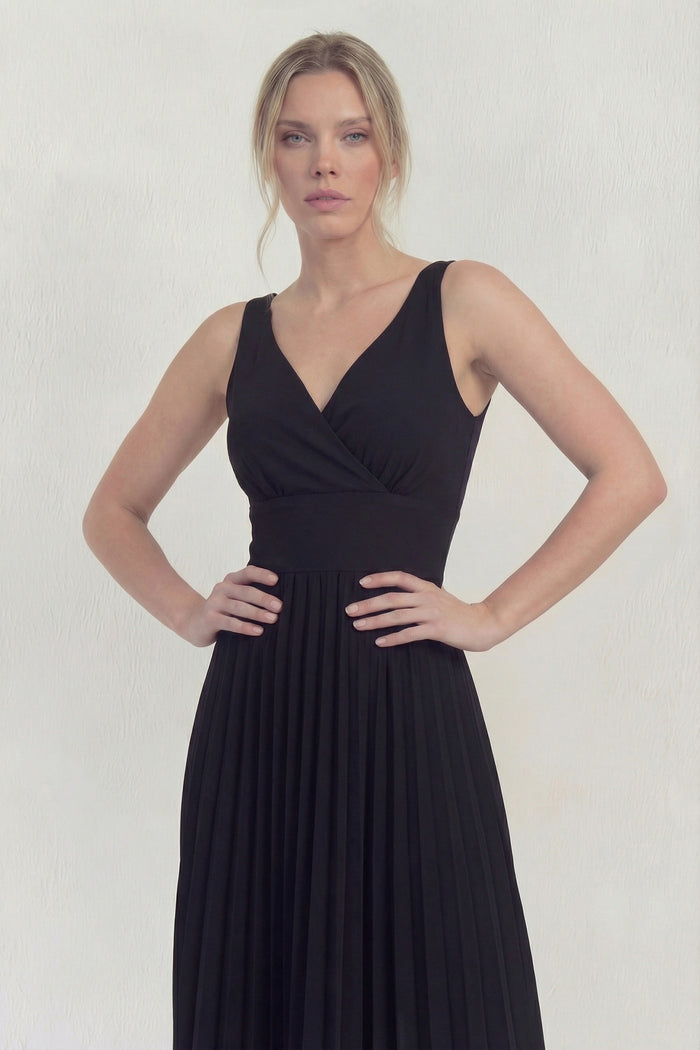 Siyah V Yaka Pileli Midi Boy Elbise