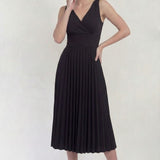 Siyah V Yaka Pileli Midi Boy Elbise