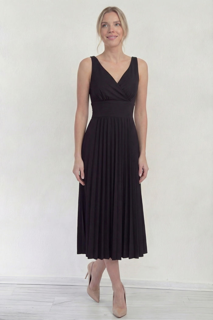 Siyah V Yaka Pileli Midi Boy Elbise