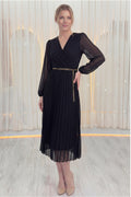 Siyah Kruvaze Yaka Piliseli Kemerli Midi Boy Elbise