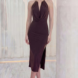 Kahverengi Gold Aksesuarlı Degaje Yaka Yırtmaçlı Midi Boy Elbise