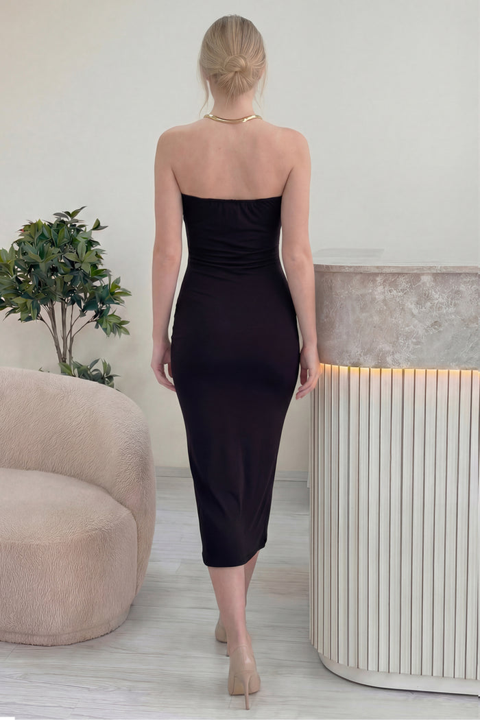 Siyah Gold Aksesuarlı Degaje Yaka Yırtmaçlı Midi Boy Elbise 